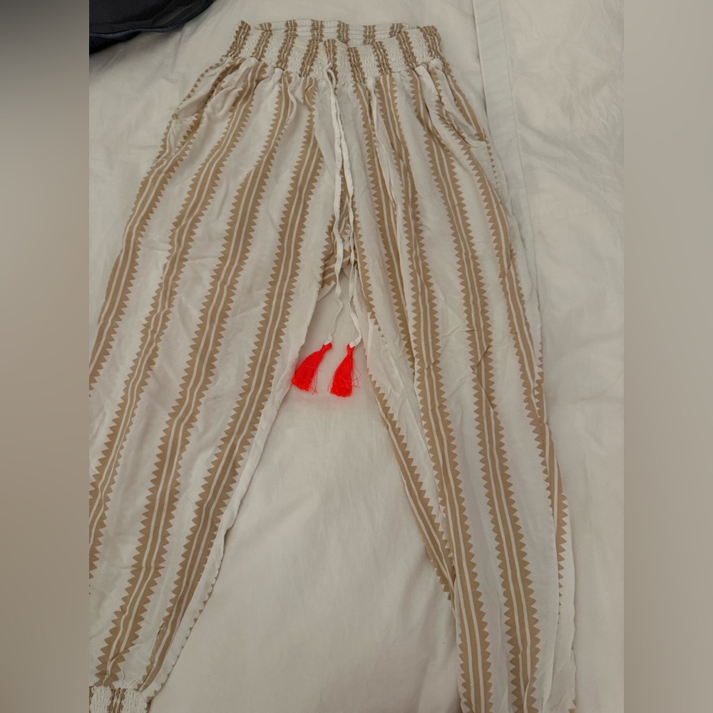 Coolchange Chic Tan and White Women's Joggers